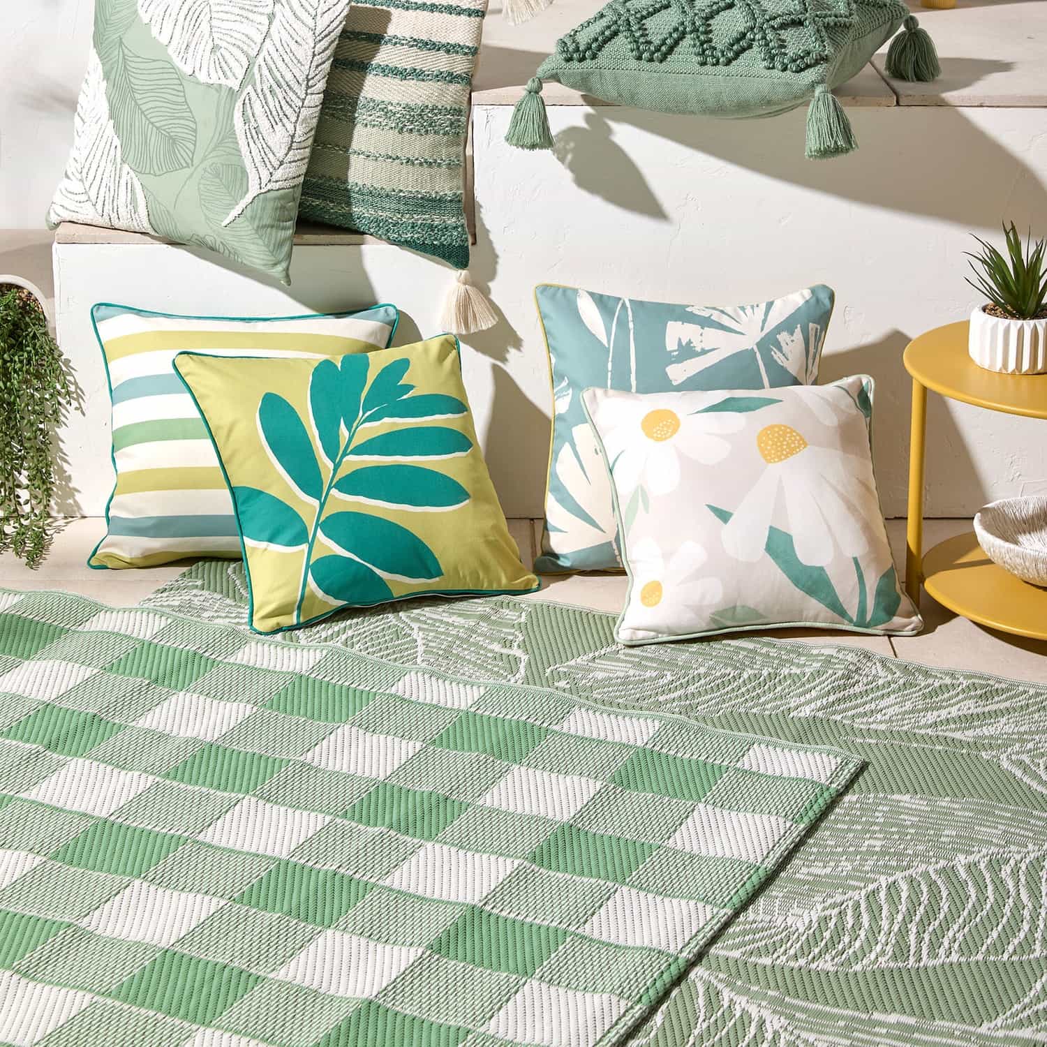 Gingham Check Pattern Outdoor Rug 120cm x 170cm - Gingham Outdoor Rug In Green 120 X 170Cm 4