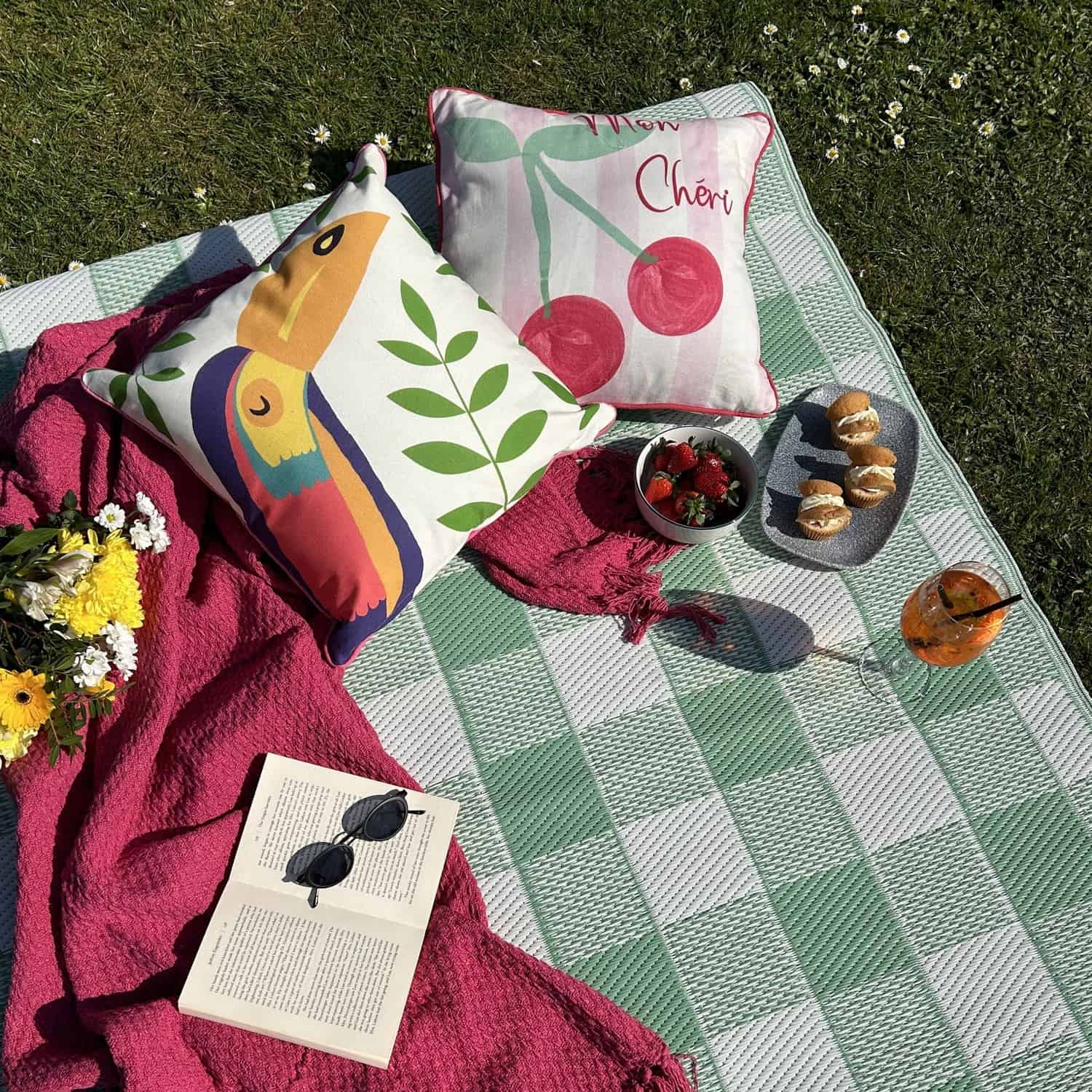 Gingham Check Pattern Outdoor Rug 120cm x 170cm - Gingham Outdoor Rug In Green 120 X 170Cm 5
