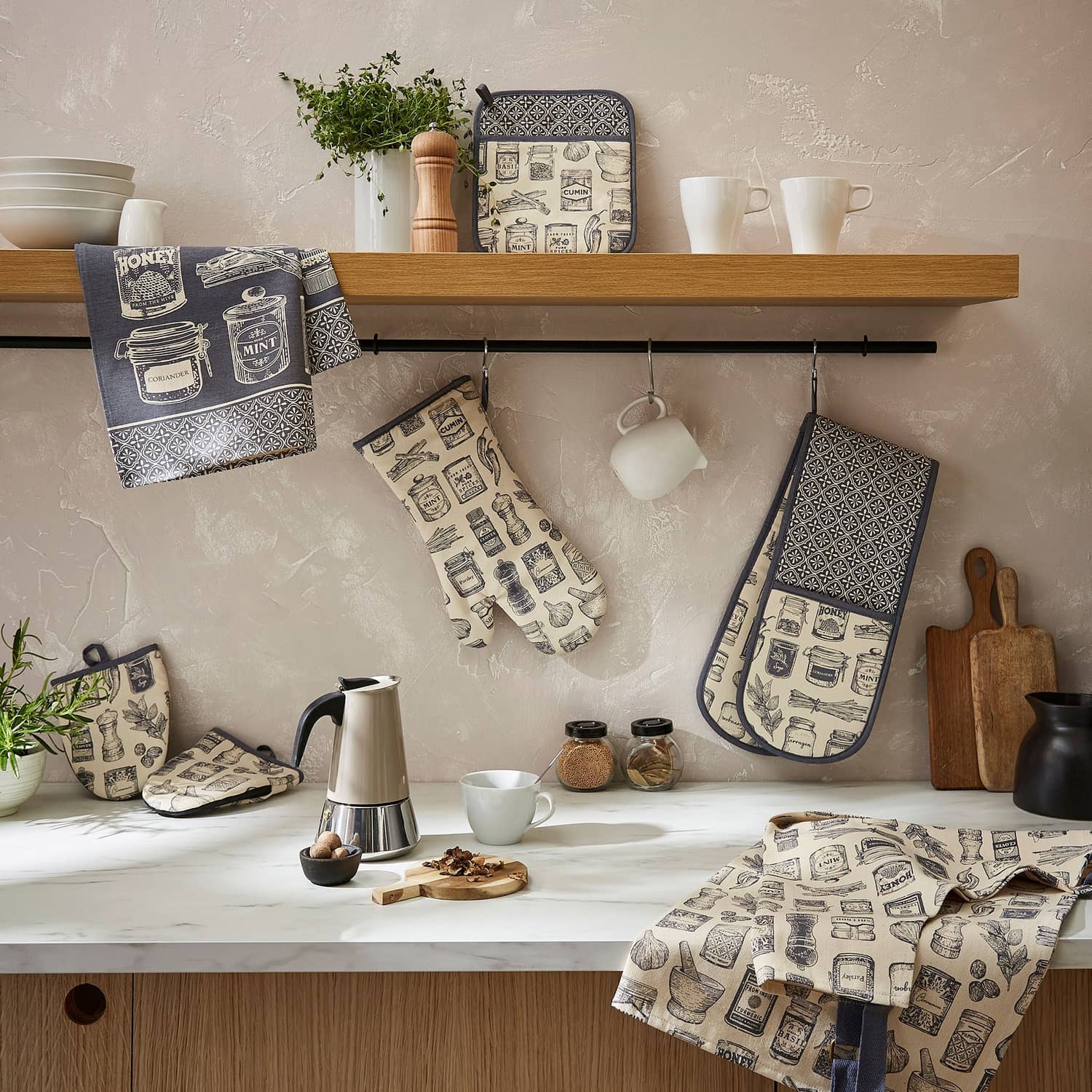 Ulster Weavers Herbs & Spices Packable Shopping Bag - Herbs & Spices Foldable Tote Bag Medium In Grey 4
