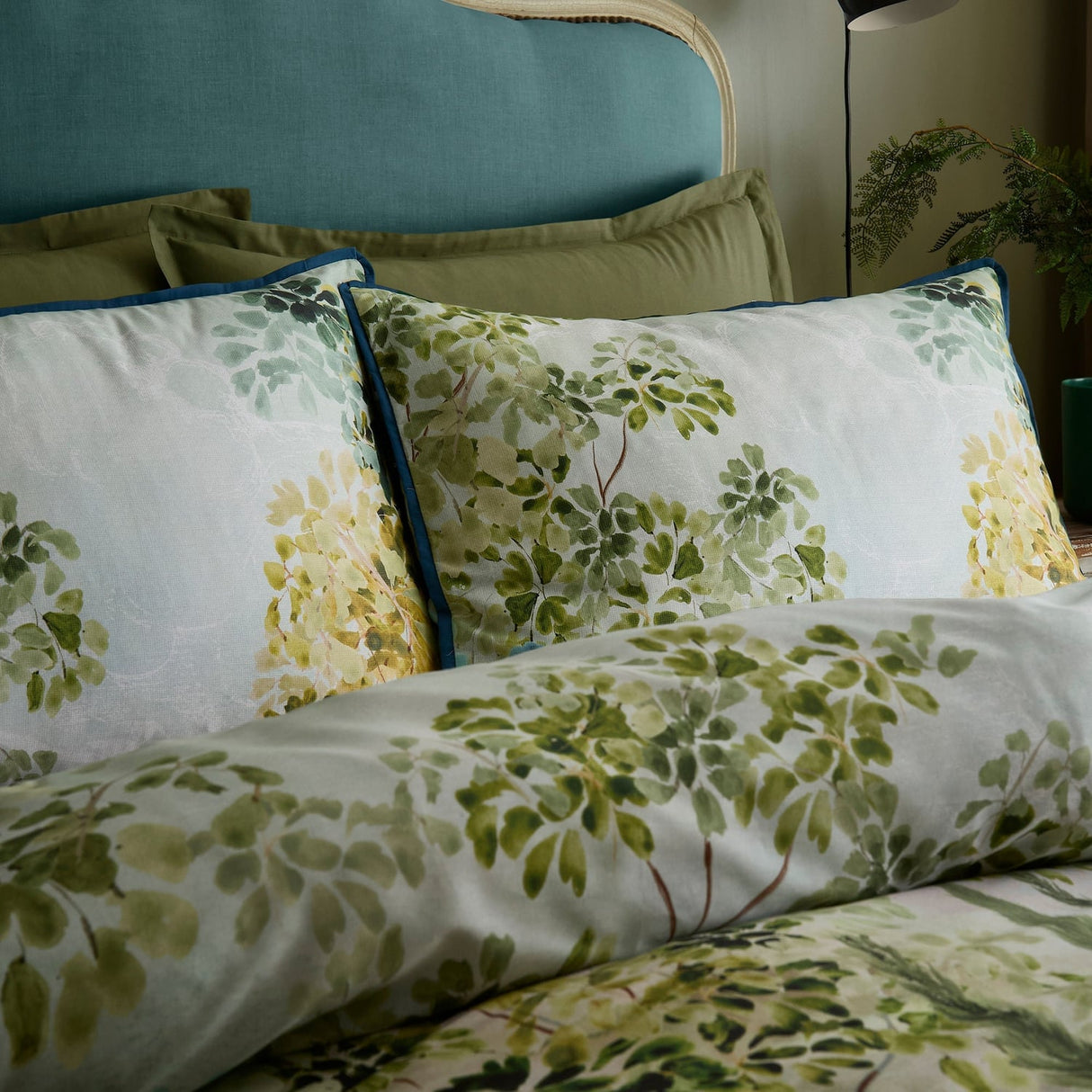 Hidden Garden 100% Cotton 200 Thread Count Botanical Duvet Cover Set - Hidden Garden Duvet Cover Set In Green 2