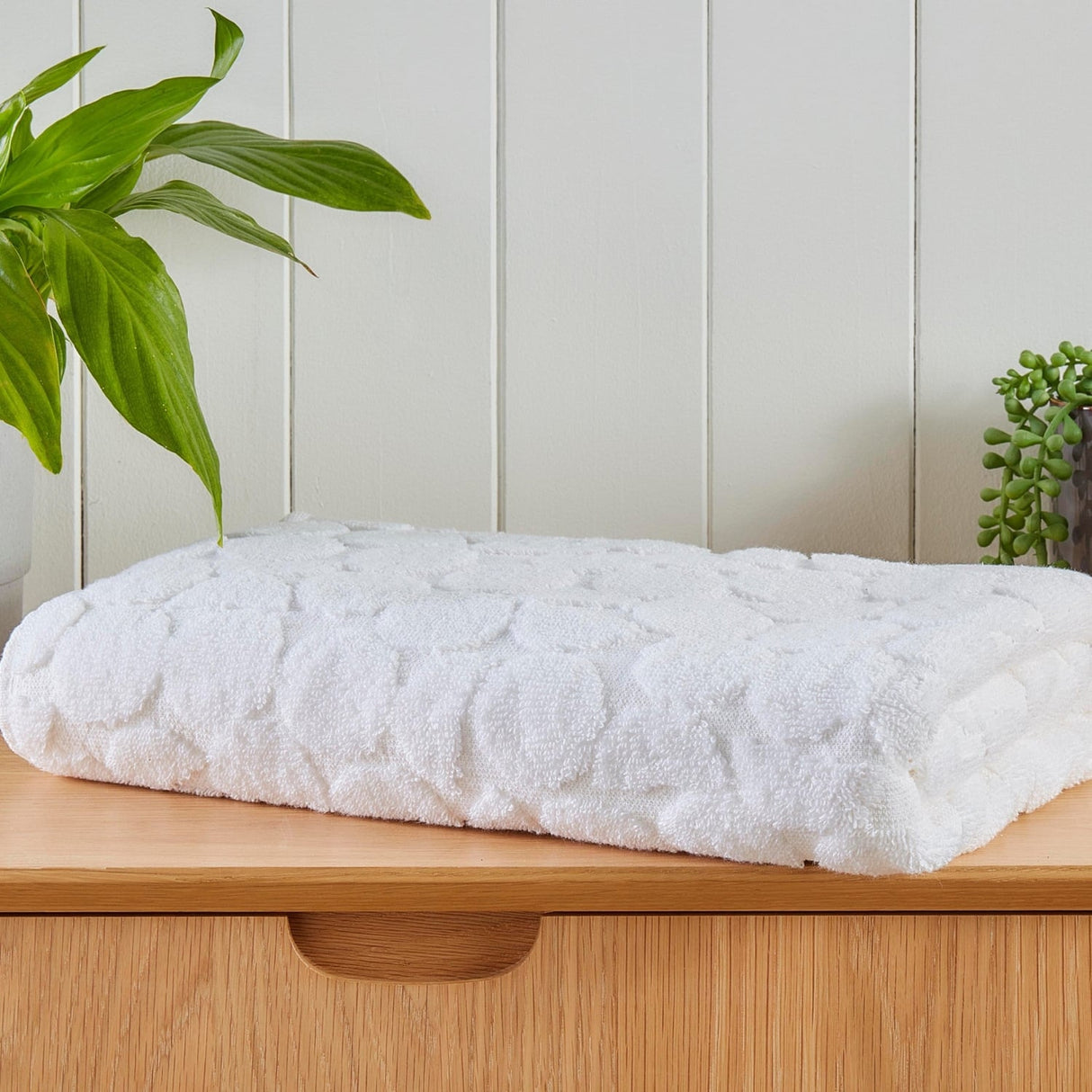 Ingo Jacquard 550gsm Cotton Bathroom Towel - Ingo Towels In White 4