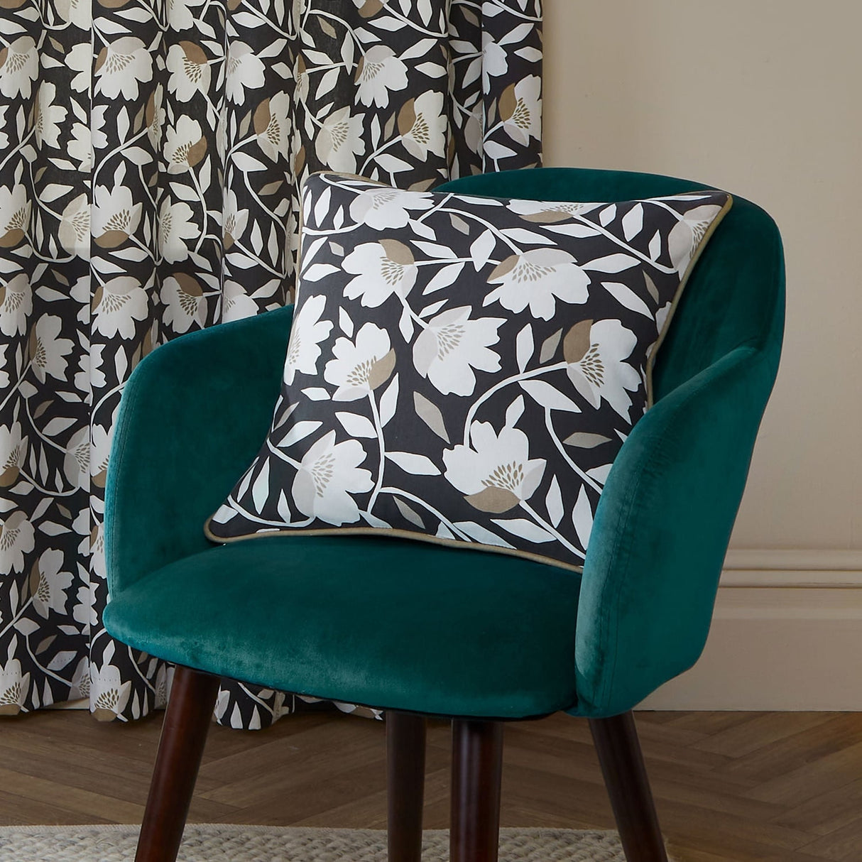 Luna Filled Cushion 43cm x 43cm (17" x 17") - Black