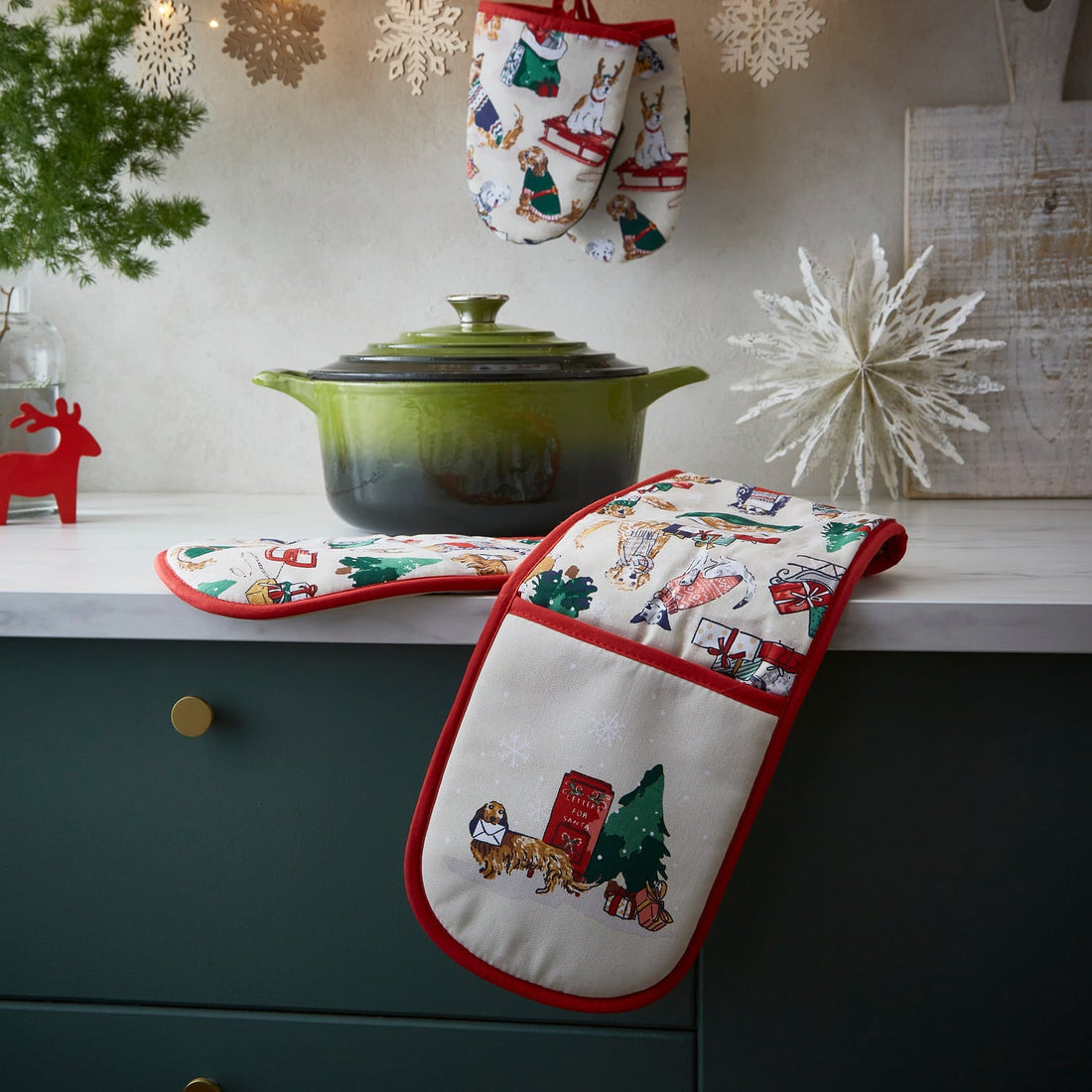 Ulster Weavers Merry Mutts Christmas Dog Print 100% Cotton Double Oven Glove