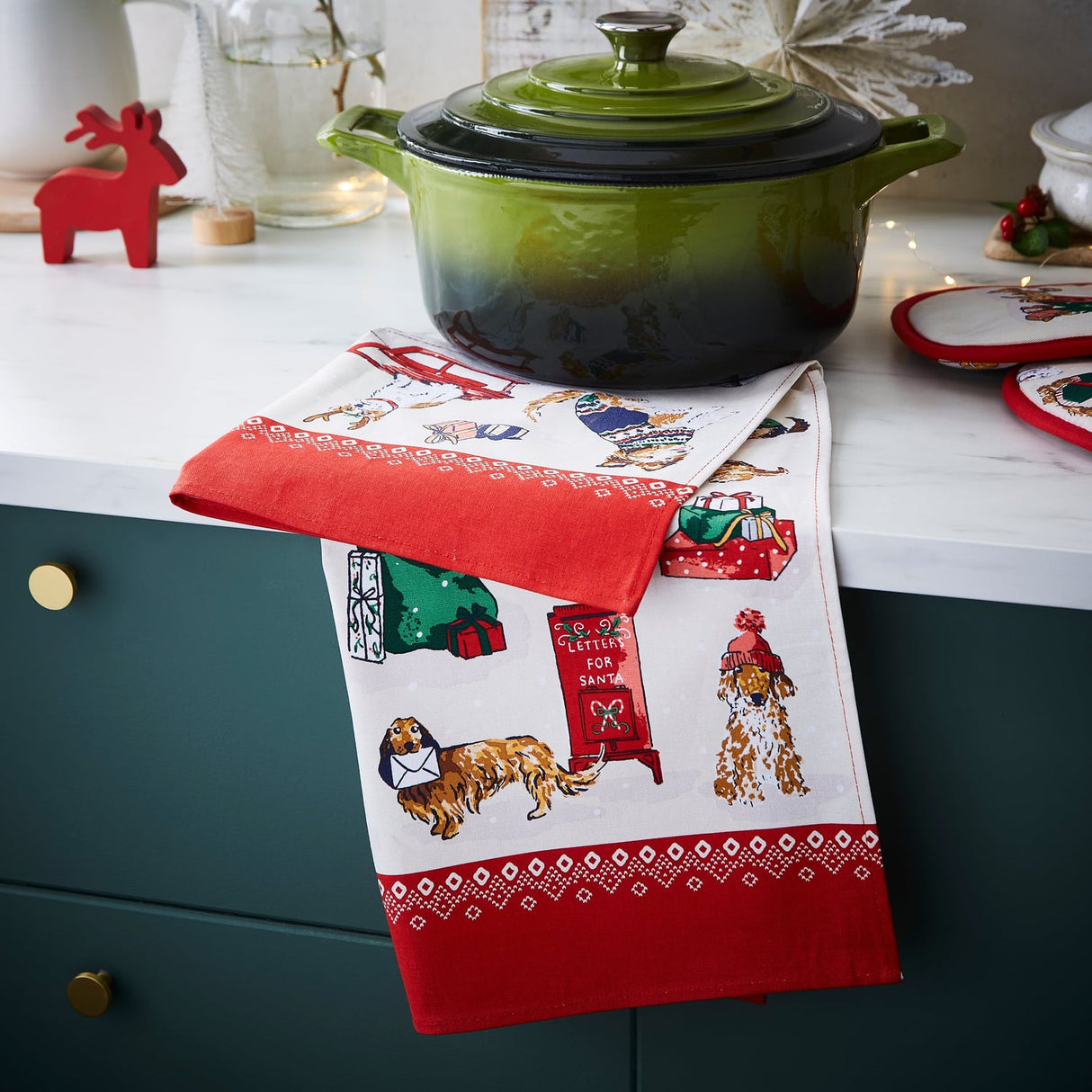 Ulster Weavers Merry Mutts Christmas Dog Print Cotton Tea Towel - Merry Mutts Cotton Tea Towel In Red 2