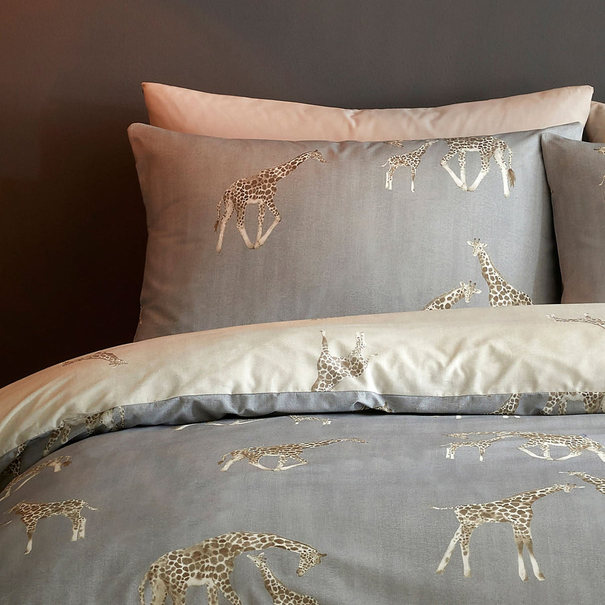 Milo Giraffe Reversible Polycotton Duvet Cover Bedding Set - Grey - Milo Duvet Cover Set In Grey 2