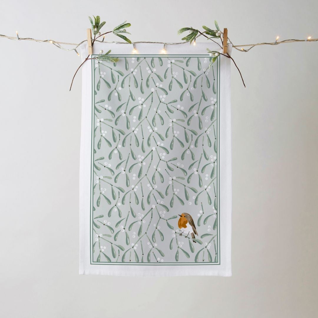 Ulster Weavers Mistletoe & Robin Christmas Recycled Cotton Blend Tea Towel - Mistletoe & Robin Recycled Cotton Blend Tea Towel In Beige 3