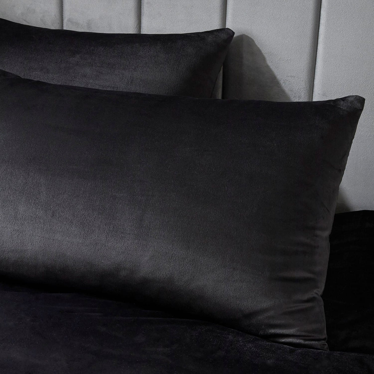 Laurence Llewelyn-Bowen Montrose Luxury Velvet Duvet Cover Set - Black - Montrose Duvet Cover Set In Black 2