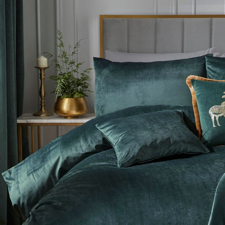 Laurence Llewelyn-Bowen Montrose Luxury Velvet Duvet Cover Set - Bottle Green - Montrose Duvet Cover Set In Bottle Green 4