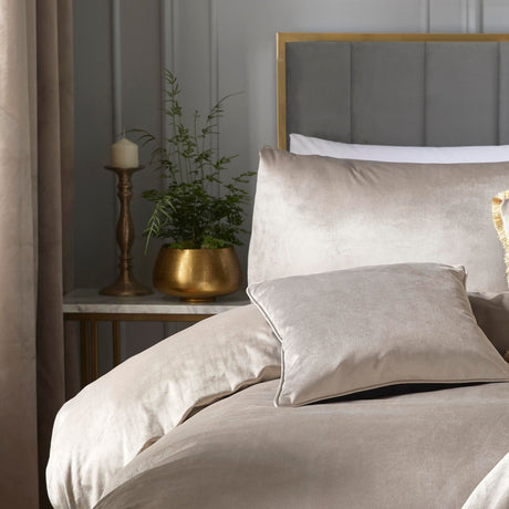 Laurence Llewelyn-Bowen Montrose Luxury Velvet Duvet Cover Set - Linen - Montrose Duvet Cover Set In Linen 4