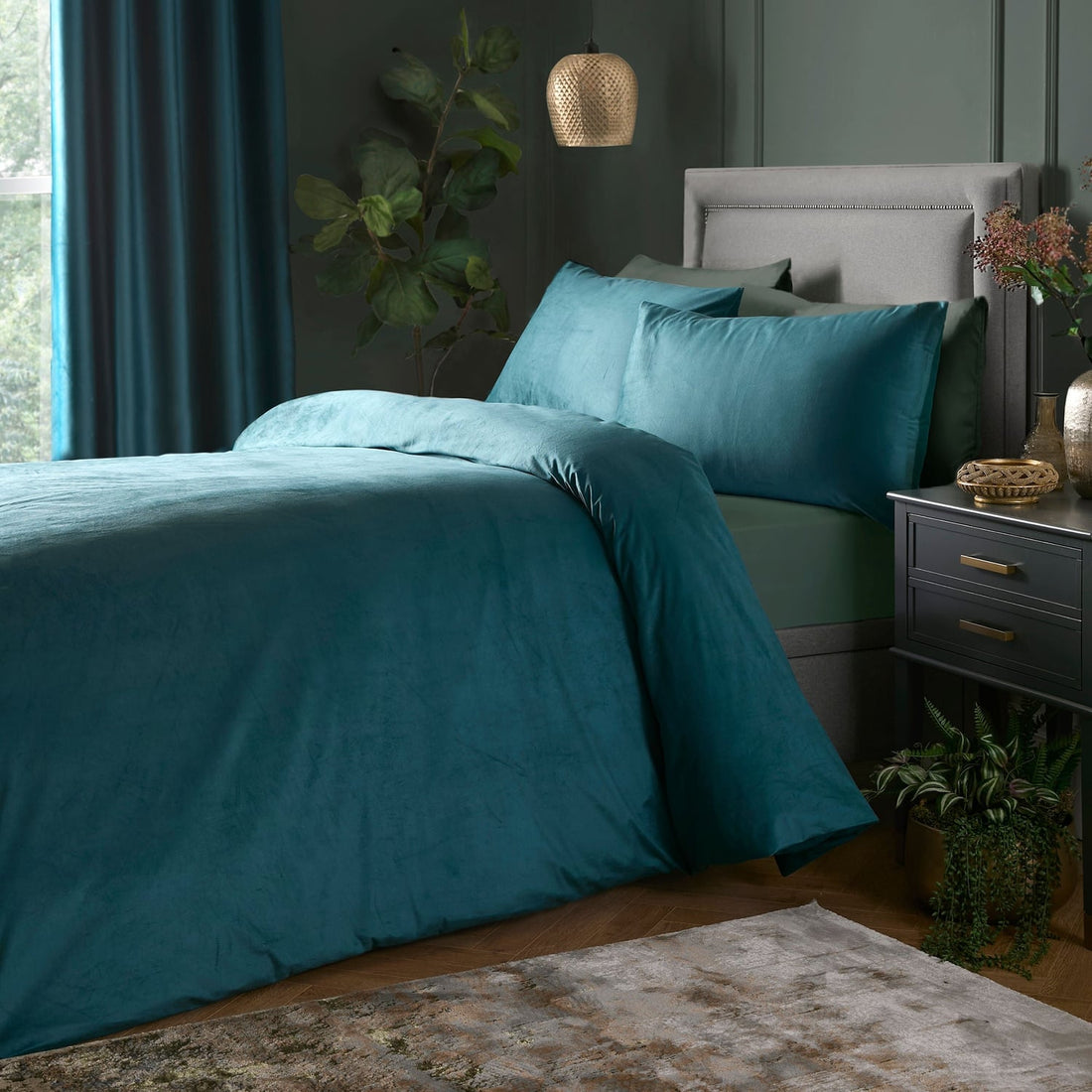 Laurence Llewelyn-Bowen Montrose Luxury Teal Velvet Duvet Cover Bedding Set