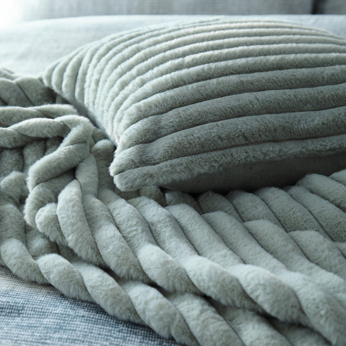 Hygge Morritz Faux Fur Cosy Reversible Throw – Green – 130cm x 180cm - Morritz Throw In Green 130 X 180Cm 4