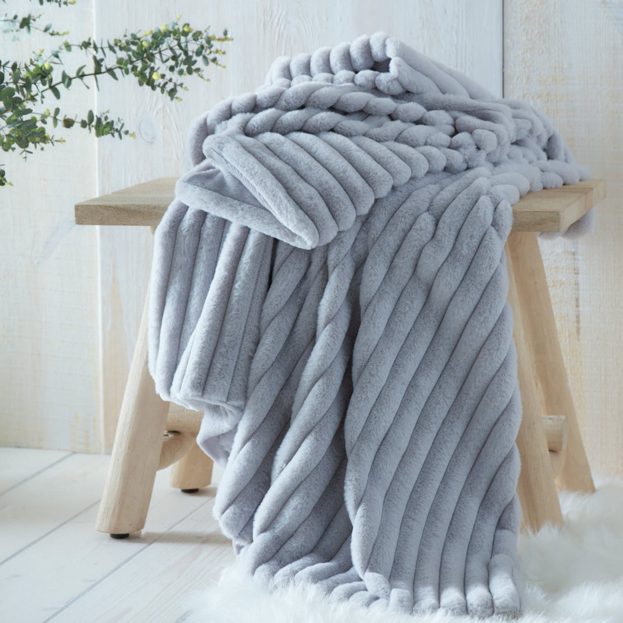 Hygge Morritz Faux Fur Cosy Reversible Throw – Grey – 130cm x 180cm