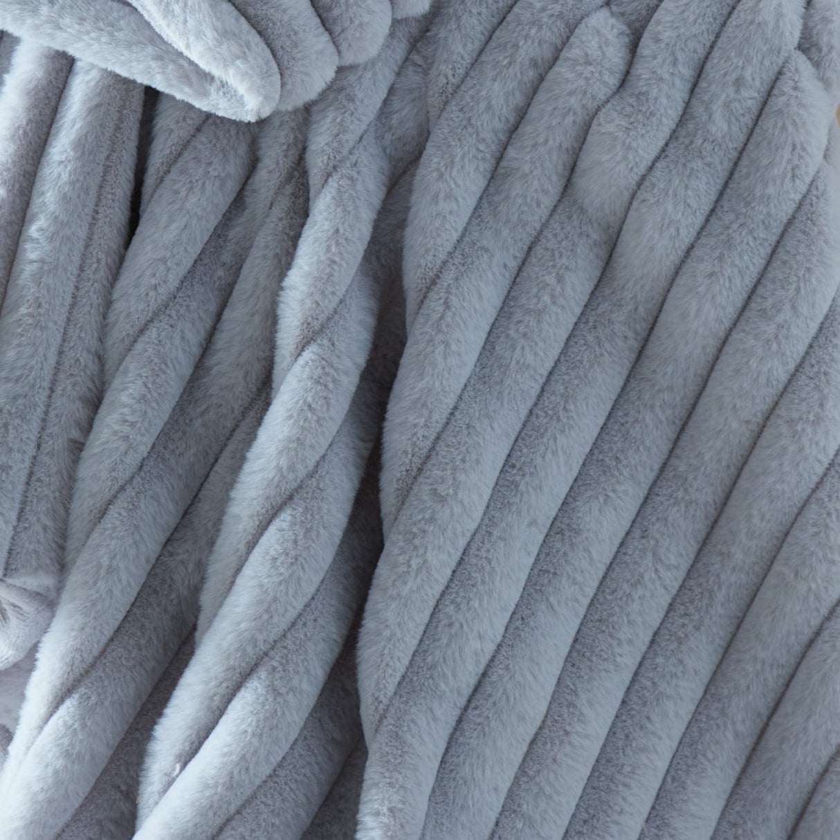 Hygge Morritz Faux Fur Cosy Reversible Throw – Grey – 130cm x 180cm - Morritz Throw In Grey 130 X 180Cm 2