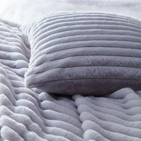 Hygge Morritz Faux Fur Cosy Reversible Throw – Grey – 130cm x 180cm - Morritz Throw In Grey 130 X 180Cm 4