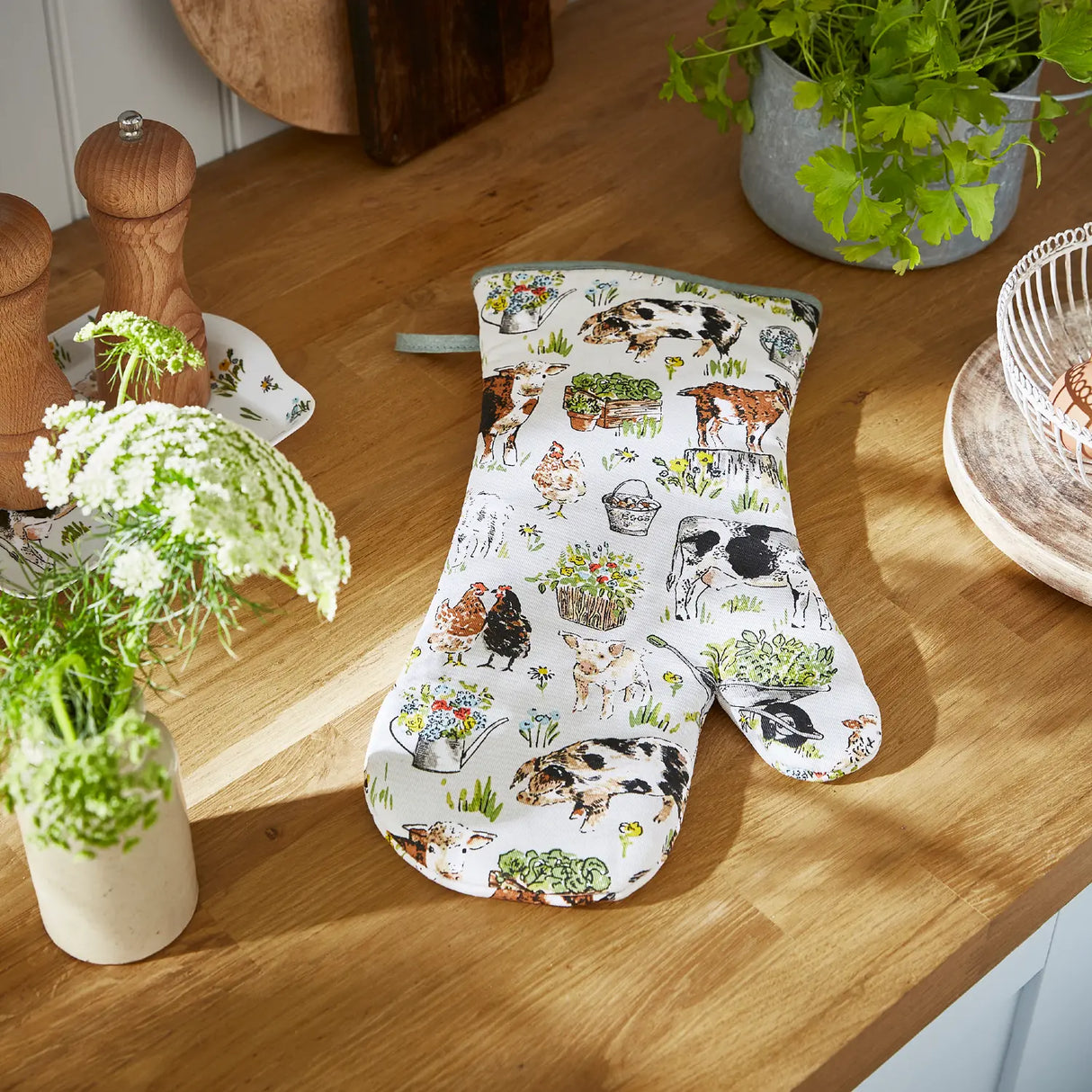 Ulster Weavers Portman Farm Farmhouse Design Gauntlet Oven Glove