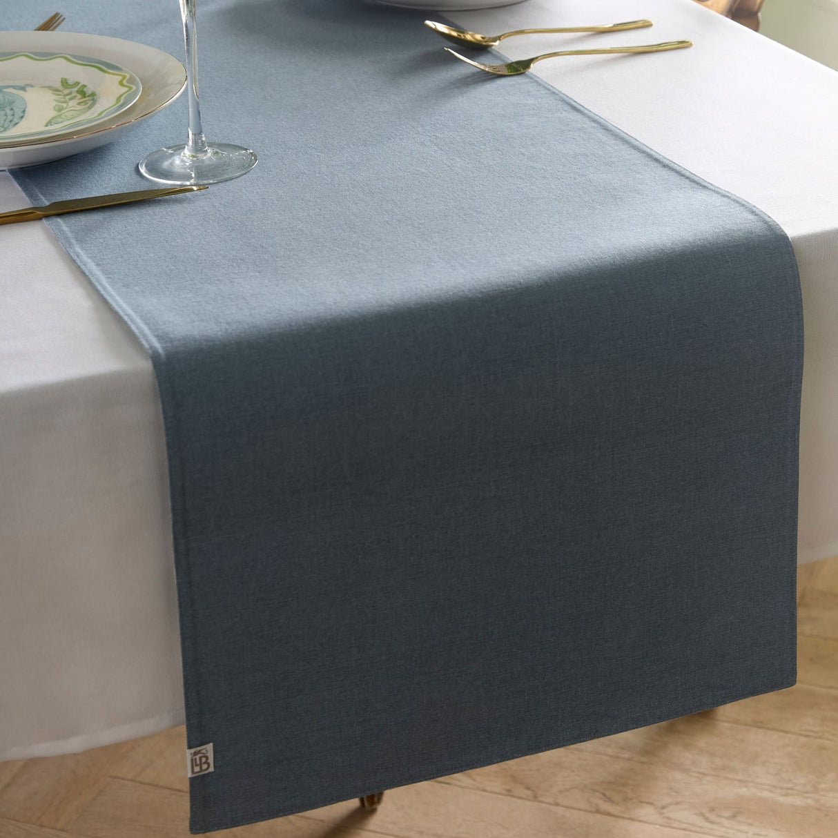 Laurence Llewelyn-Bowen Palm Court Green Paisley Table Runner - Palm Court Table Runner In Green 230 X 40Cm 2