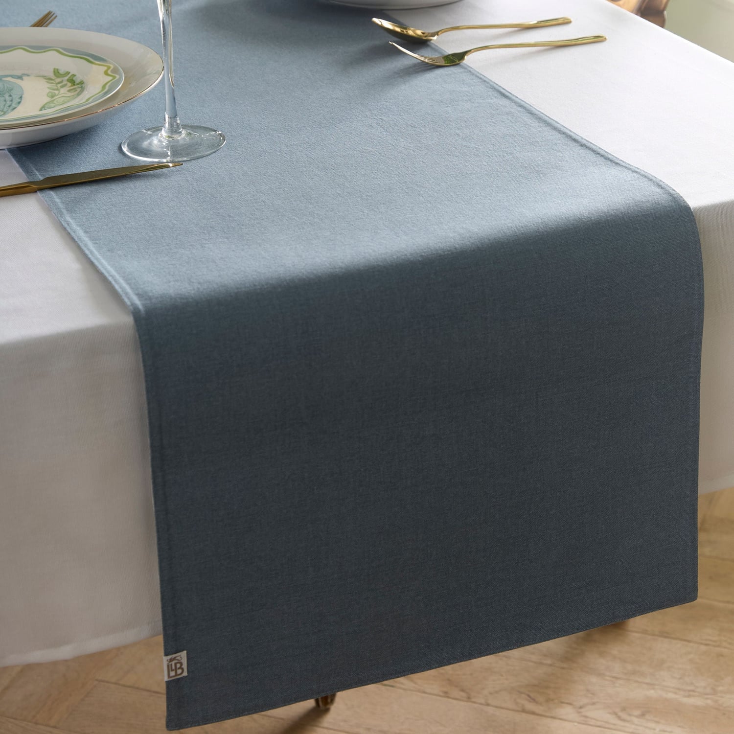 Laurence Llewelyn-Bowen Palm Court Green Paisley Table Runner - Palm Court Table Runner In Green 230 X 40Cm 2