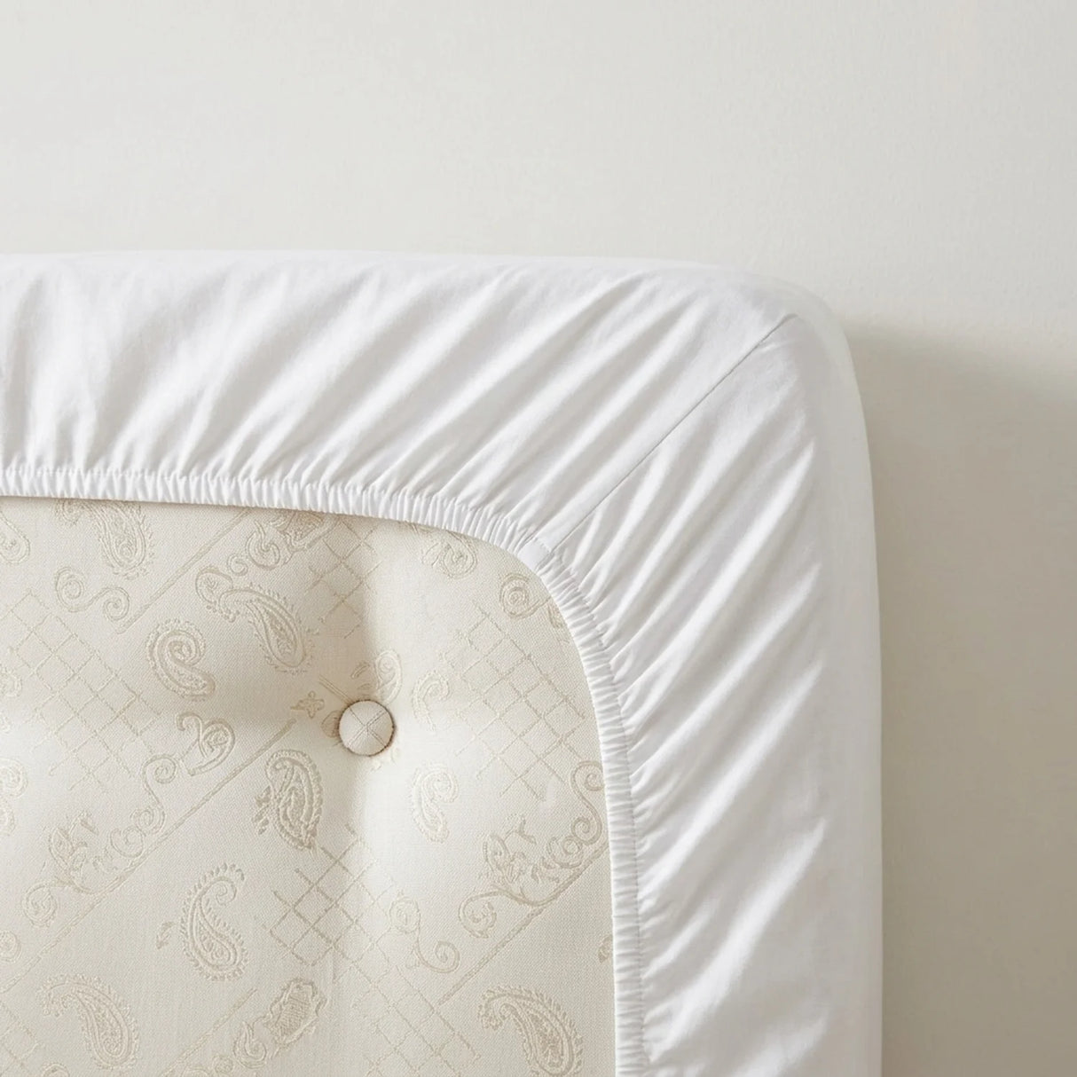 Percale 180 Thread Count White Fitted Sheet 25cm Deep-3
