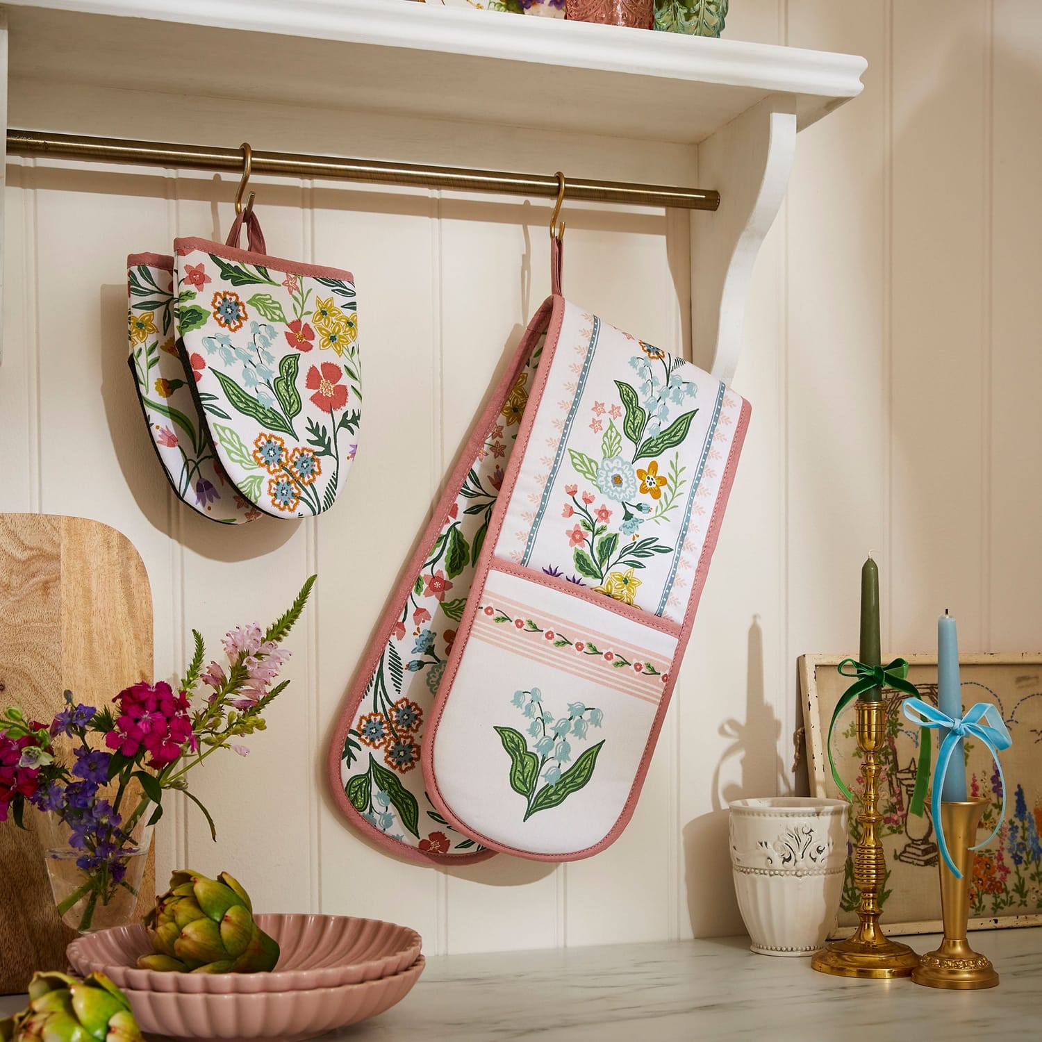 Ulster Weavers Petals & Prose Pink Floral Cotton Oven Glove - Petals & Prose Microwave Mitts Pair In Pink 3