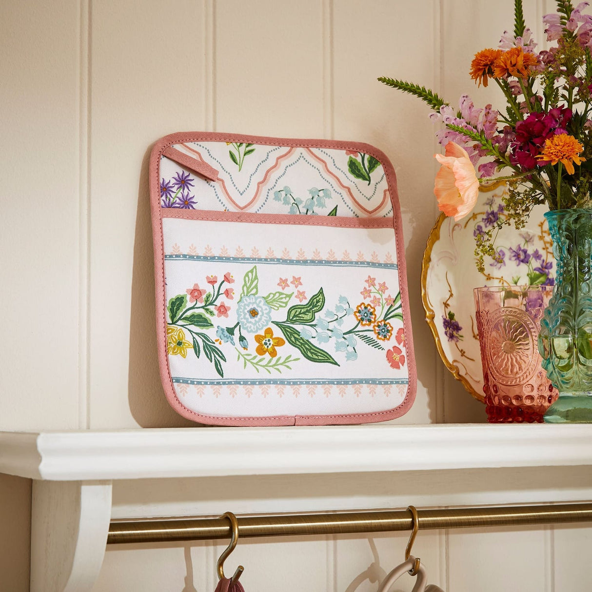 Ulster Weavers Petals & Prose Pink Floral Cotton Pot Mat - Petals & Prose Pot Mitt In Pink 2