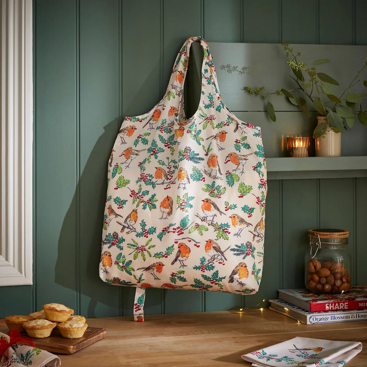 Christmas Robins Foldable Tote Bag Medium in Green