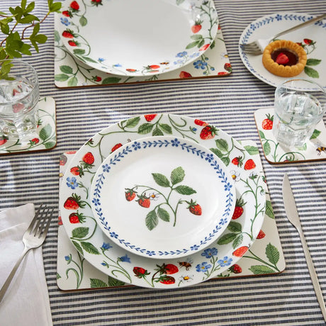 Strawberry Patch Porcelain Dinner Plate in Green