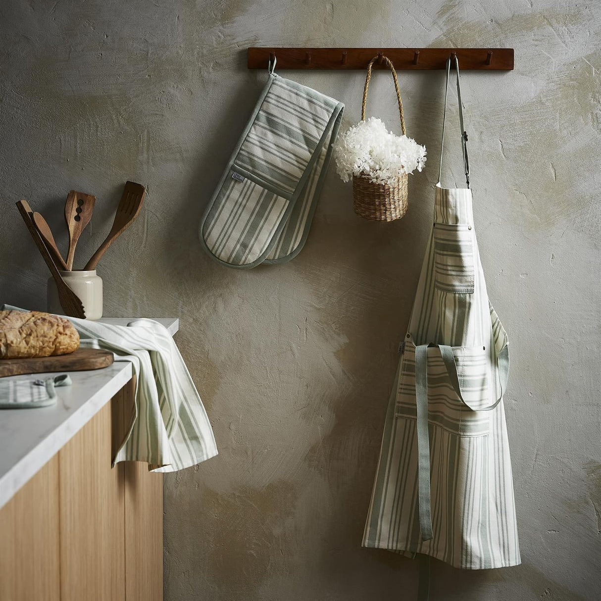 Ulster Weavers Sage Stripe Cotton Kitchen Textiles Collection - Sage Stripe Gauntlet Oven Glove In Sage 1