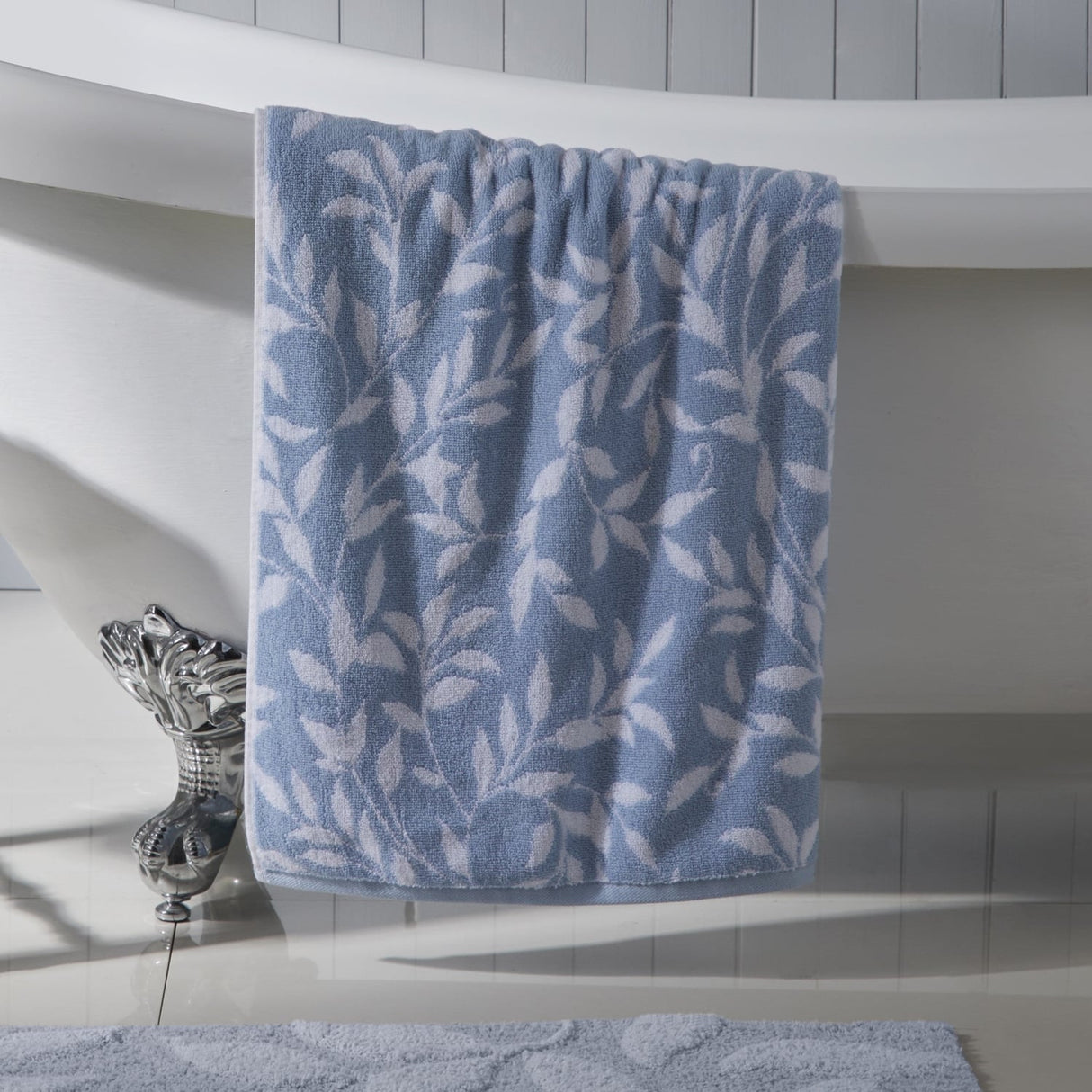 Sandringham Jacquard Leaf 550gsm Towel - Blue