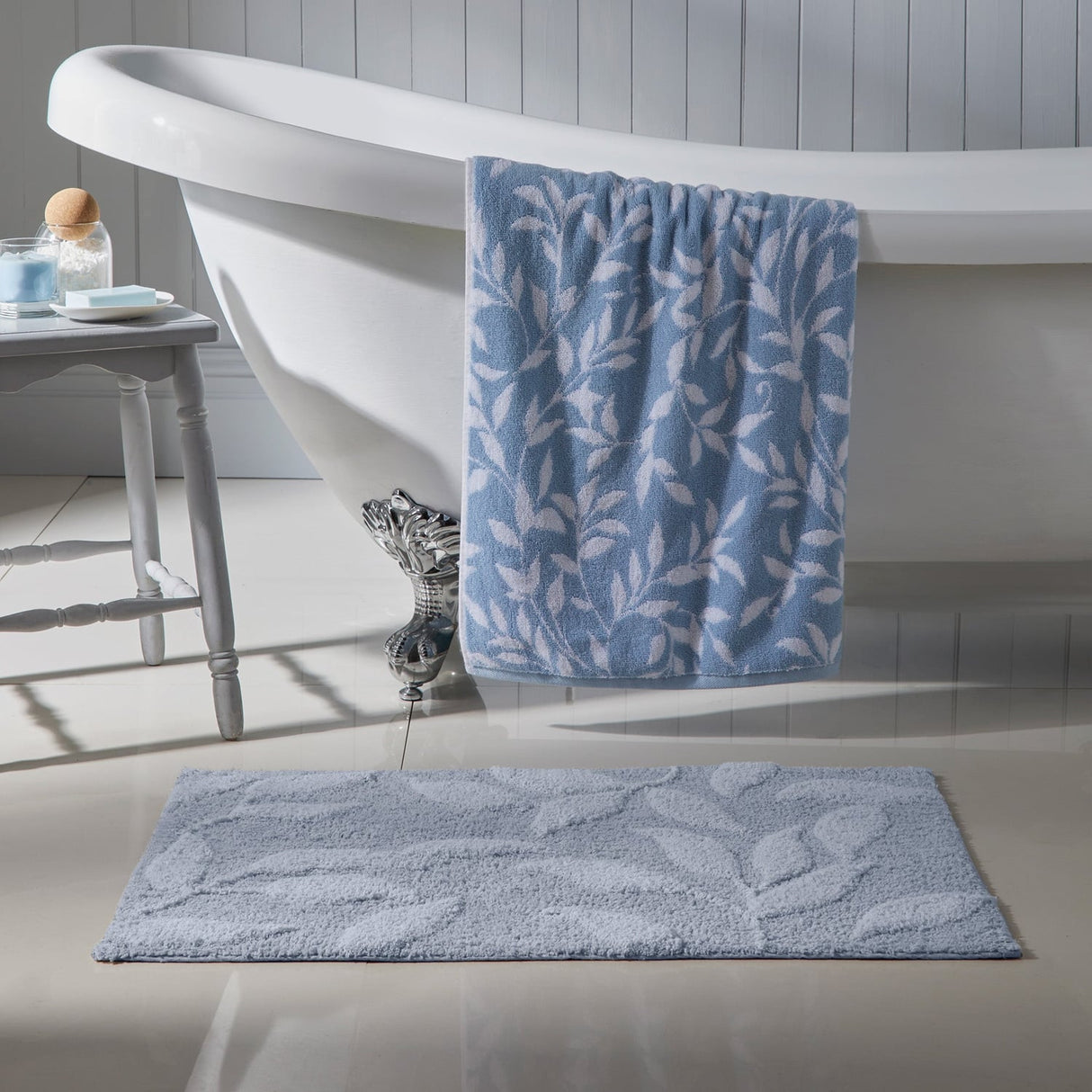 Sandringham Jacquard Leaf 550gsm Towel - Blue - Sandringham Towels In Pale Blue 2