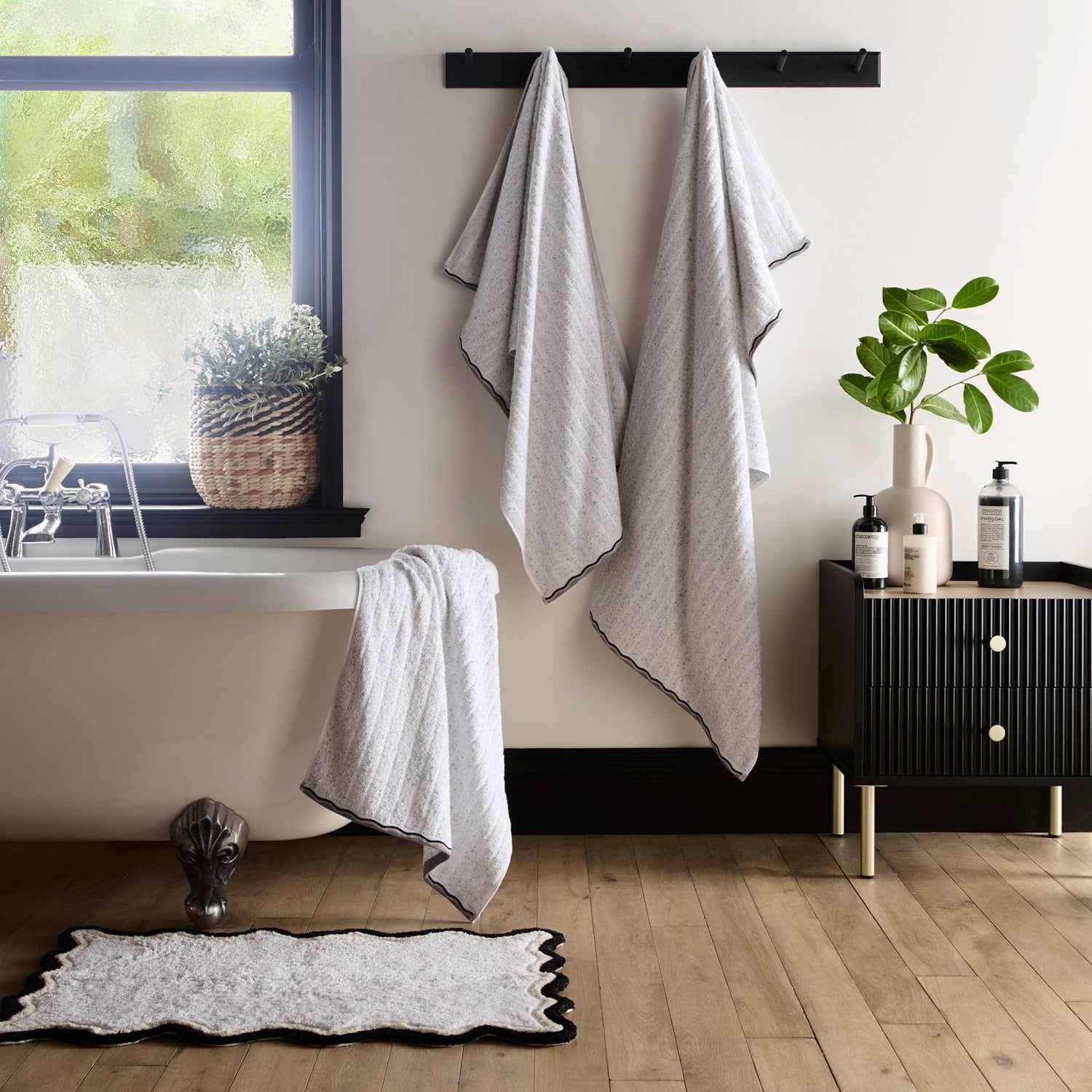 Scallop Absorbent Bath Mat 50 x 80cm - Scallop Bath Mat In Monochrome 50 X 80Cm - Default Title 2