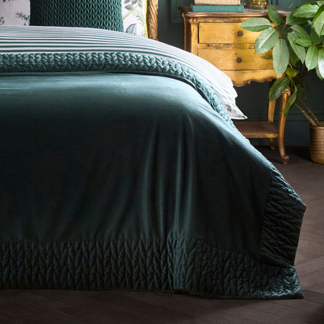 Laurence Llewelyn-Bowen Siena Luxury Bedspread 150cm x 220cm
