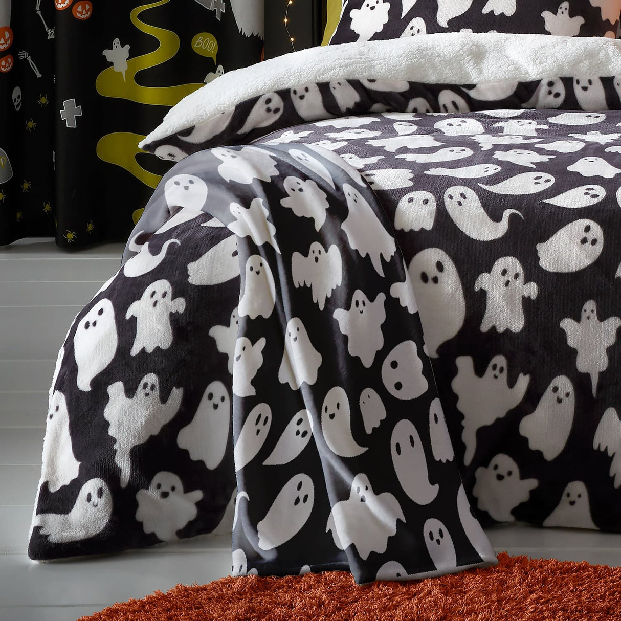 Spooky Ghosts Grey Halloween Cosy Throw - Spooky Ghosts Halloween Throw In Grey 120 X 150Cm 2