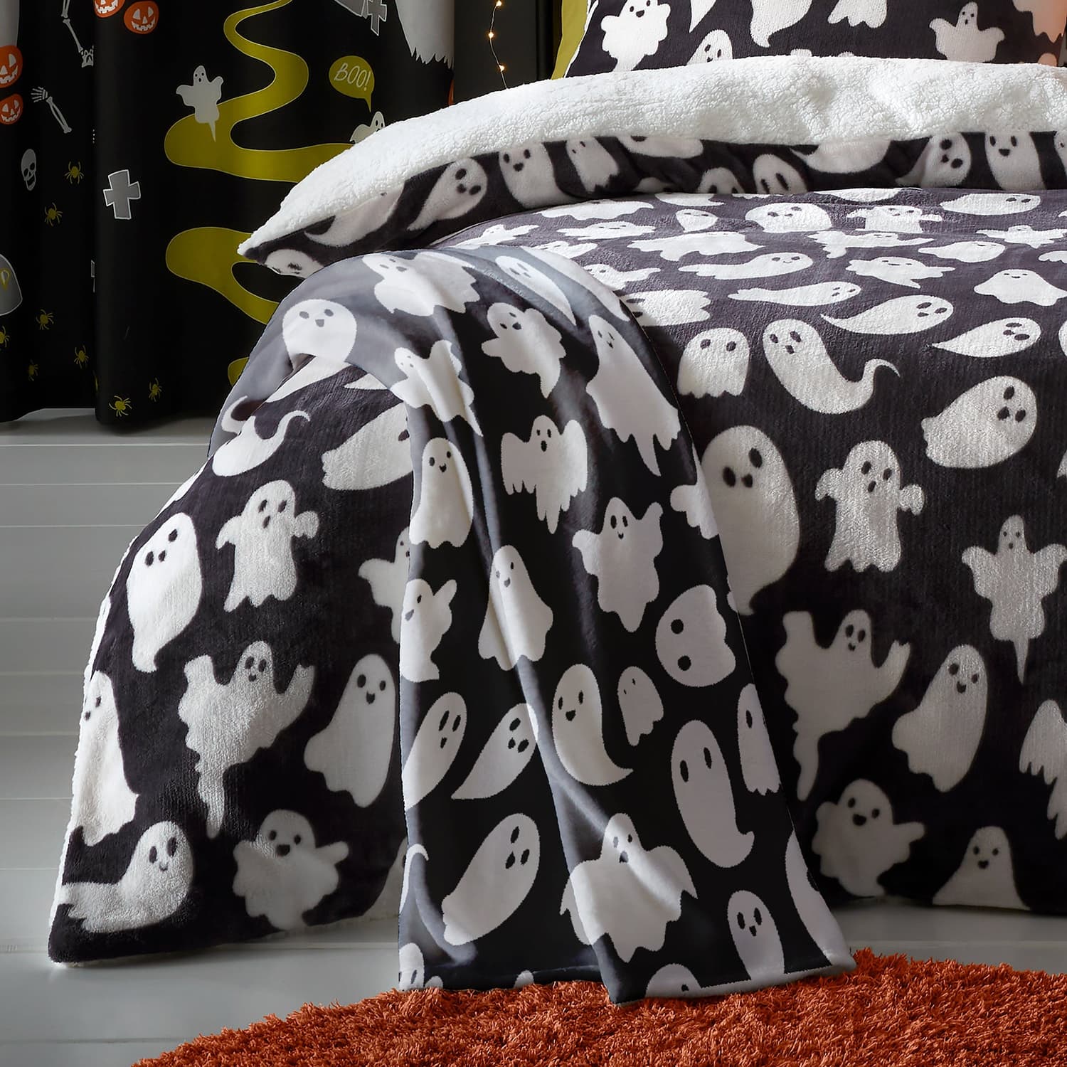 Spooky Ghosts Grey Halloween Cosy Throw - Spooky Ghosts Halloween Throw In Grey 120 X 150Cm 2