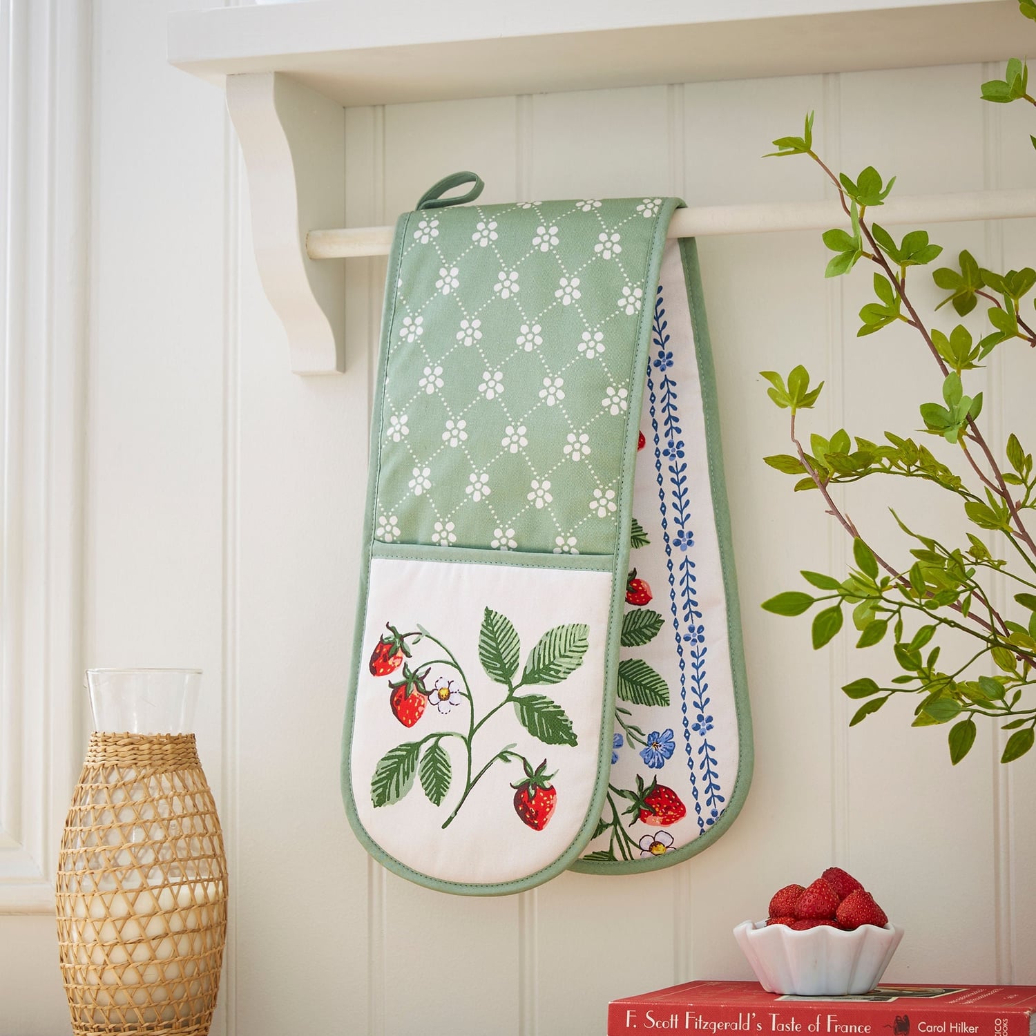 Ulster Weavers Strawberry Patch Cotton Double Oven Glove - Strawberry Patch Double Oven Glove In Green 2
