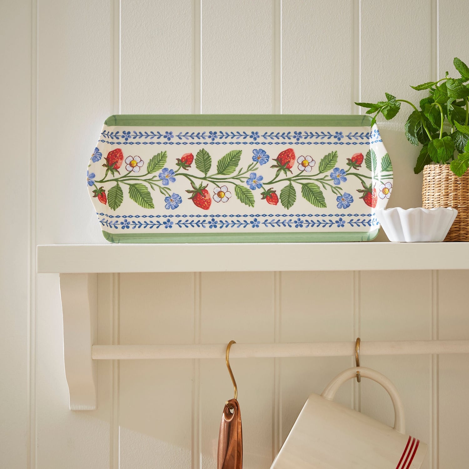 Ulster Weavers Strawberry Patch Large Scatter Tray - Strawberry Patch Small Serving Tray In Green 2