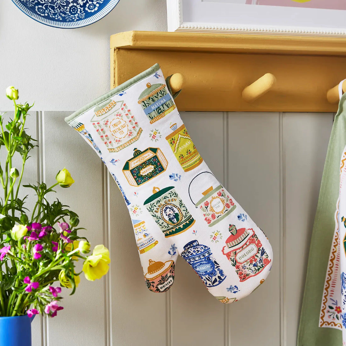 Ulster Weavers Tea Tins Cotton Gauntlet Oven Glove