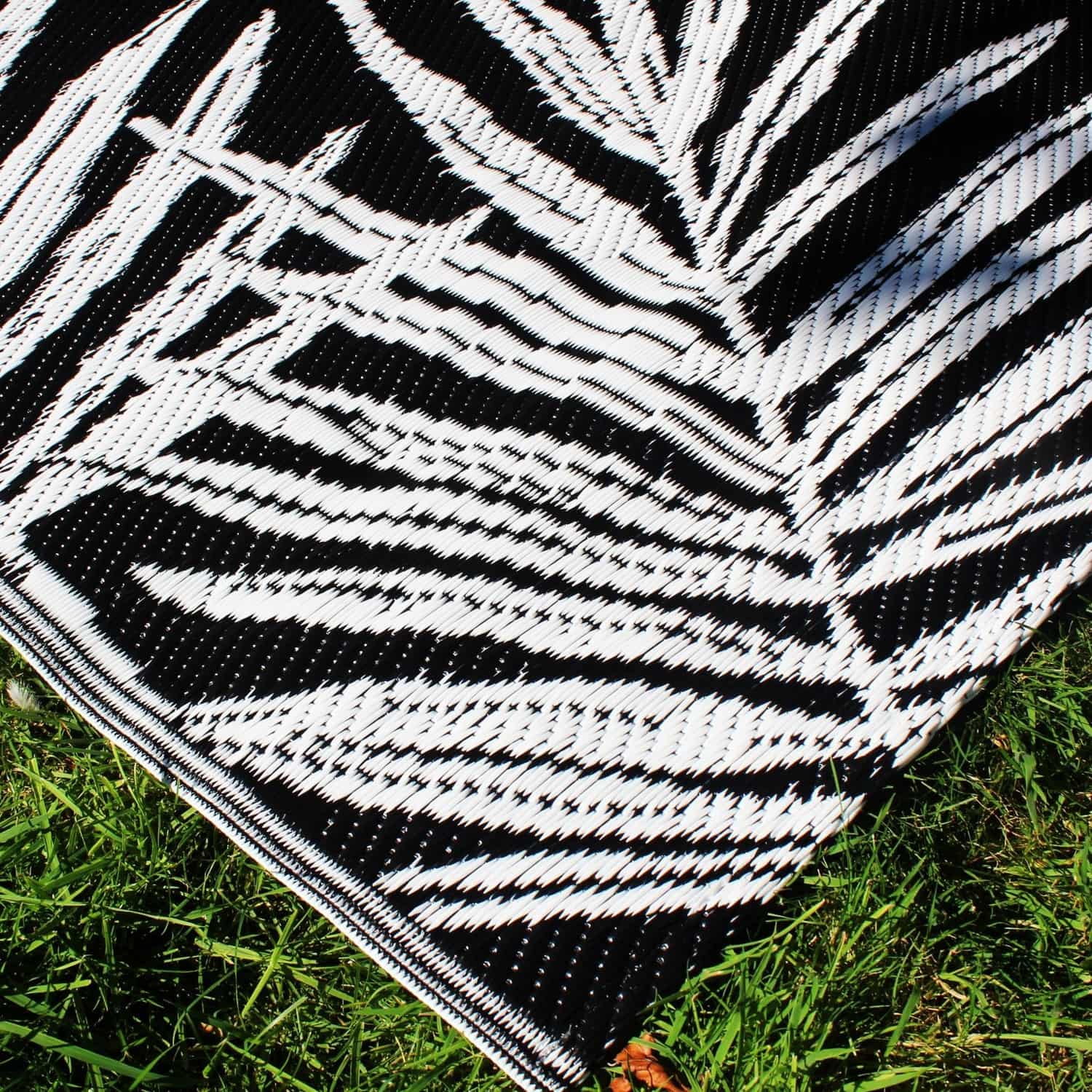 Tahiti Black Leaf Print Outdoor Rug 120cm x 170cm - Tahiti Outdoor Rug In Black 120 X 170Cm 2