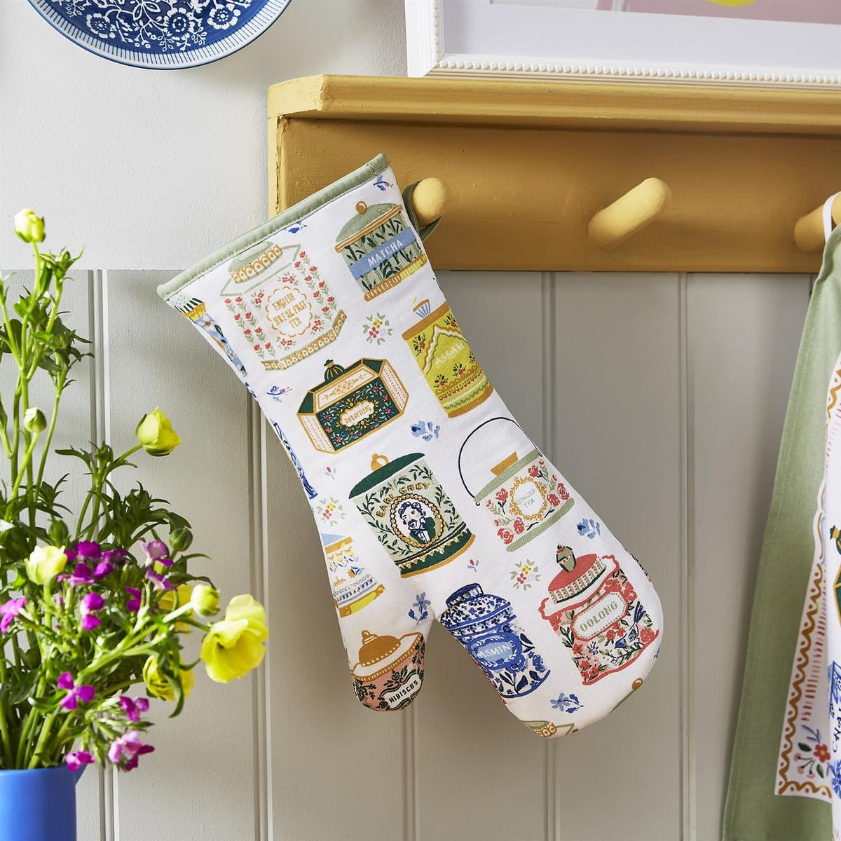 Ulster Weavers Tea Tins Cotton Gauntlet Oven Glove