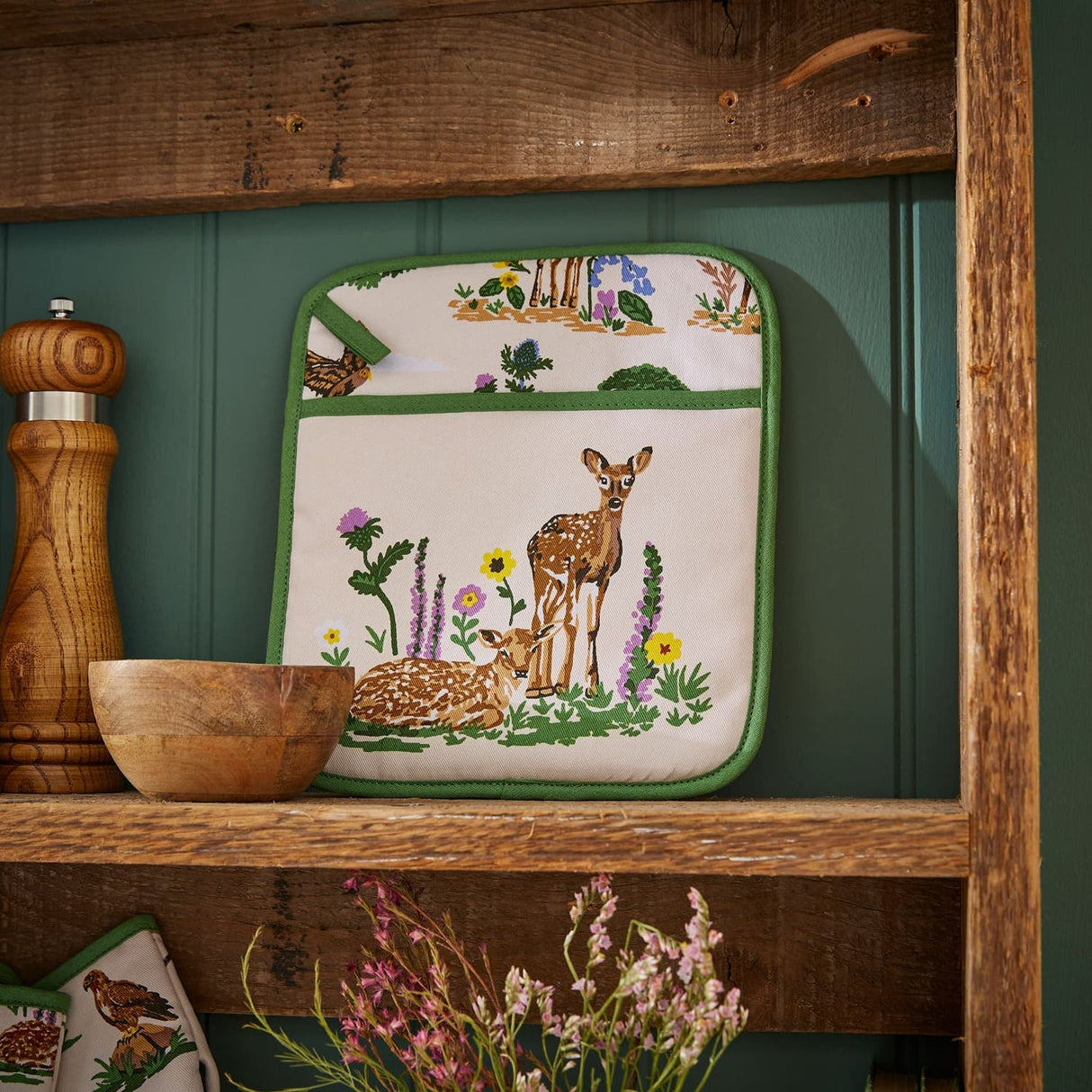 Ulster Weavers Thistlewood Floral Green Cotton Pot Mitt - Thistlewood Pot Mitt In Green 2