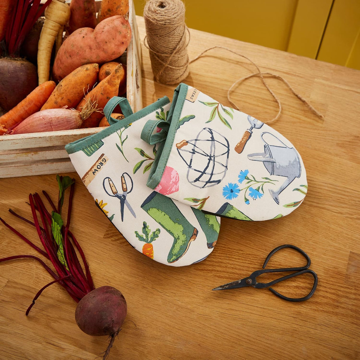 Ulster Weavers Time to Grow Floral Cotton Microwave Mitts - Time To Grow Microwave Mitts Pair In Green 2