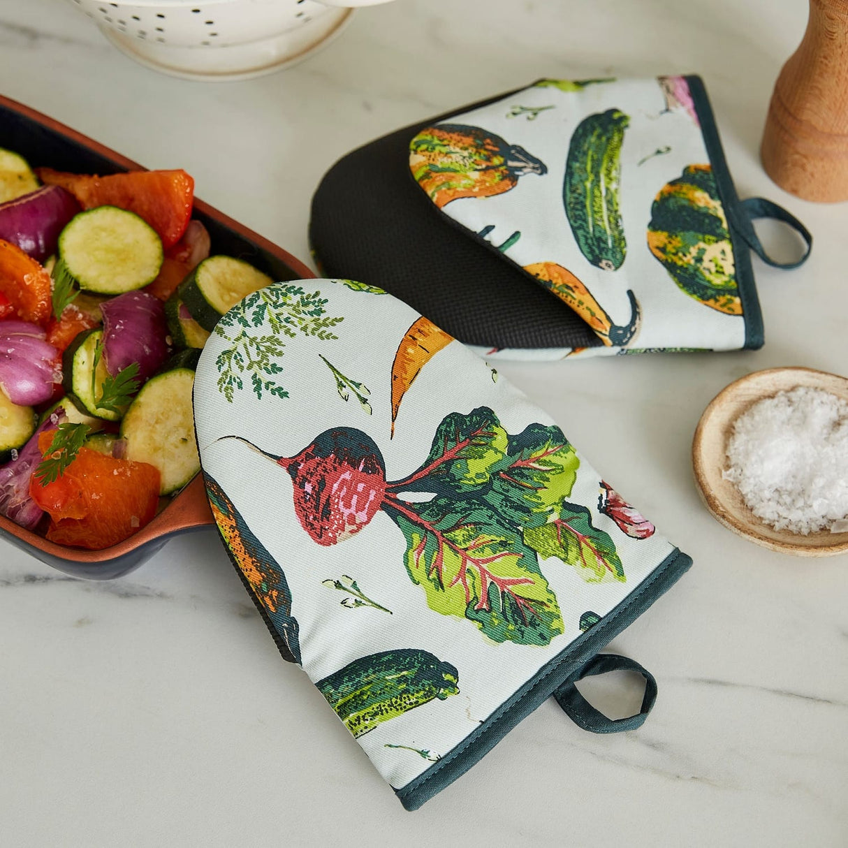 Ulster Weavers Vegetable Medley Cotton Microwave Mitts Pair - Vegetable Medley Microwave Mitts Pair In Multicolour 2