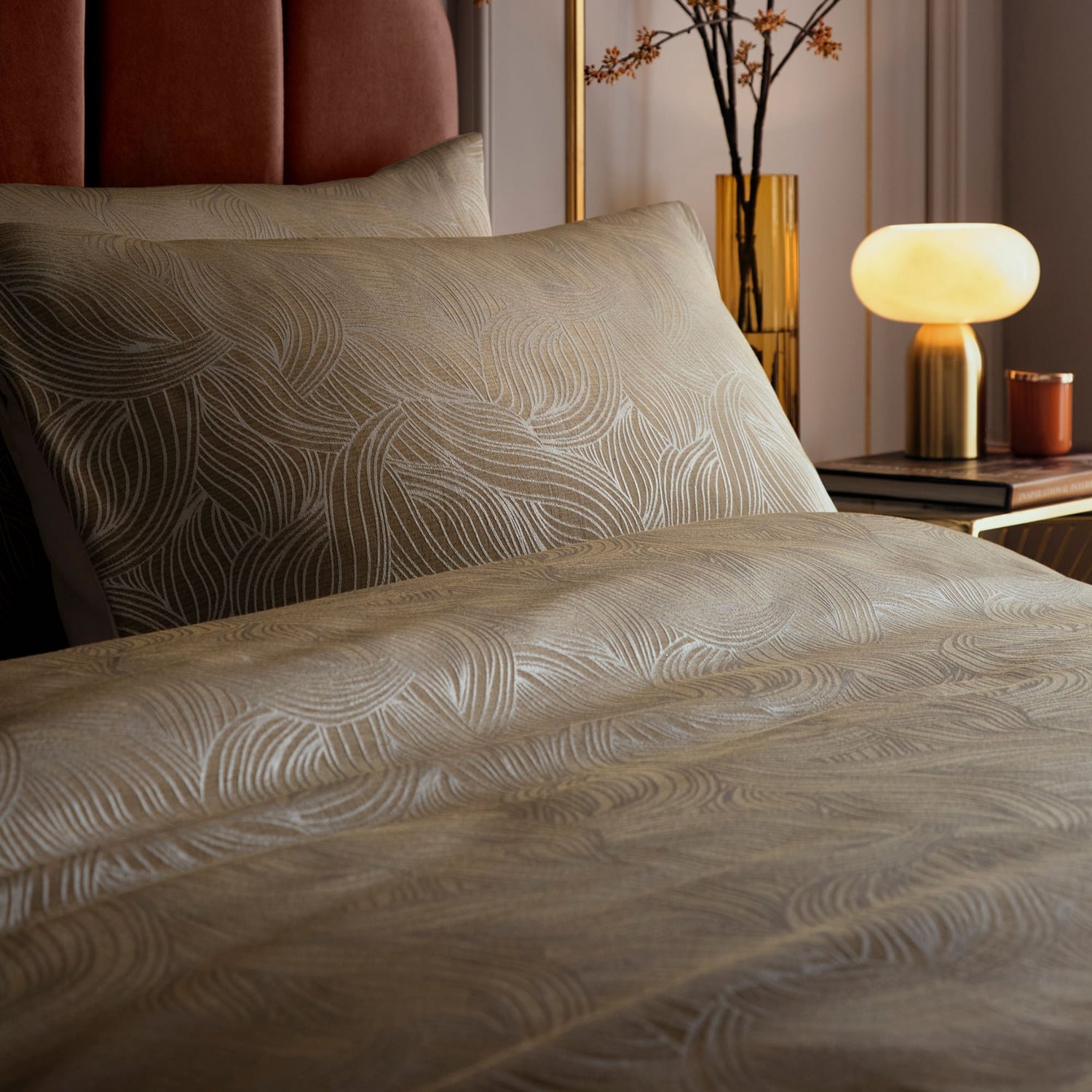 Laurence Llewelyn-Bowen Venus Grace Wave Motif Jacquard Duvet Cover Set - Venus Grace Duvet Cover Set In Natural 2