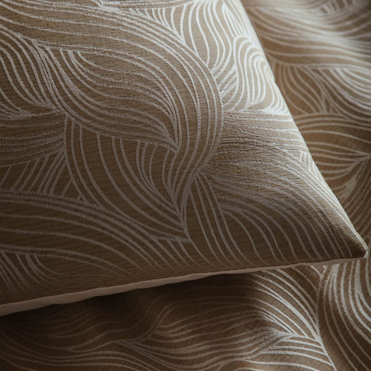 Laurence Llewelyn-Bowen Venus Grace Wave Motif Jacquard Duvet Cover Set - Venus Grace Duvet Cover Set In Natural 3