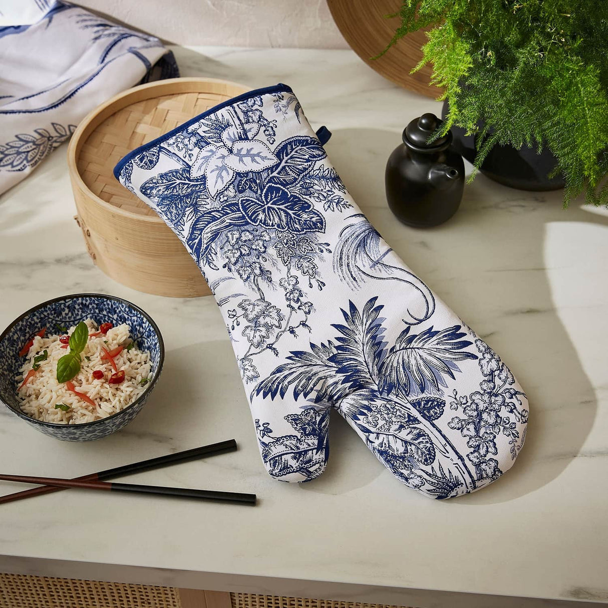 Ulster Weavers Willow Toile Gauntlet Oven Glove - Willow Toile Gauntlet Oven Glove In Blue 2