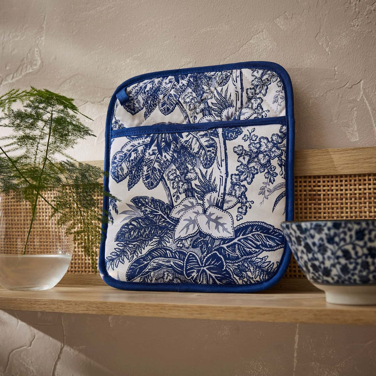 Ulster Weavers Willow Toile Pot Mitt - Willow Toile Pot Mitt In Blue 2