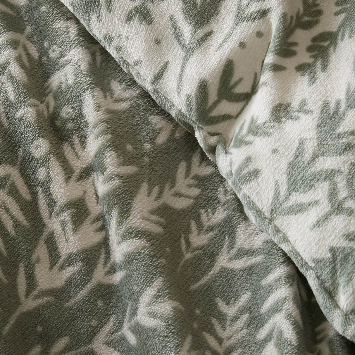 Winter Foliage Cosy Microfibre Duvet Cover Set - Green - Winter Foliage Duvet Cover Set In Green 3