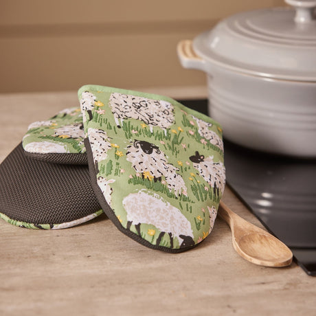 Ulster Weavers Woolly Sheep Cosy Microwave Mitts Pair - Woolly Sheep Microwave Mitts Pair In Green 2