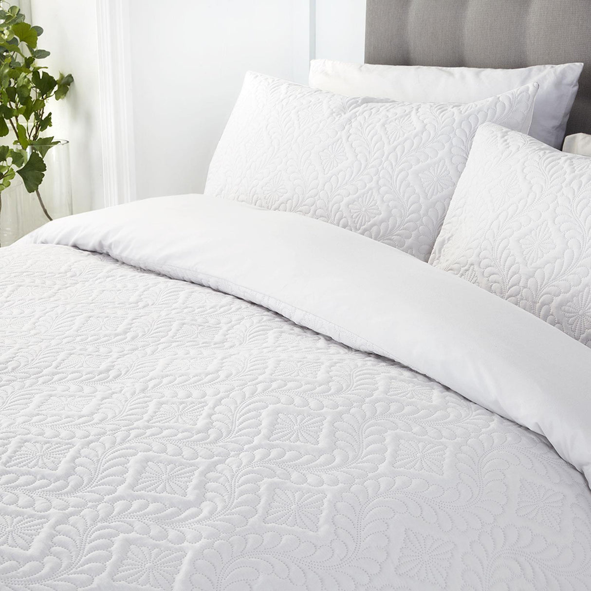 Gianna Duvet Cover Set by Serene