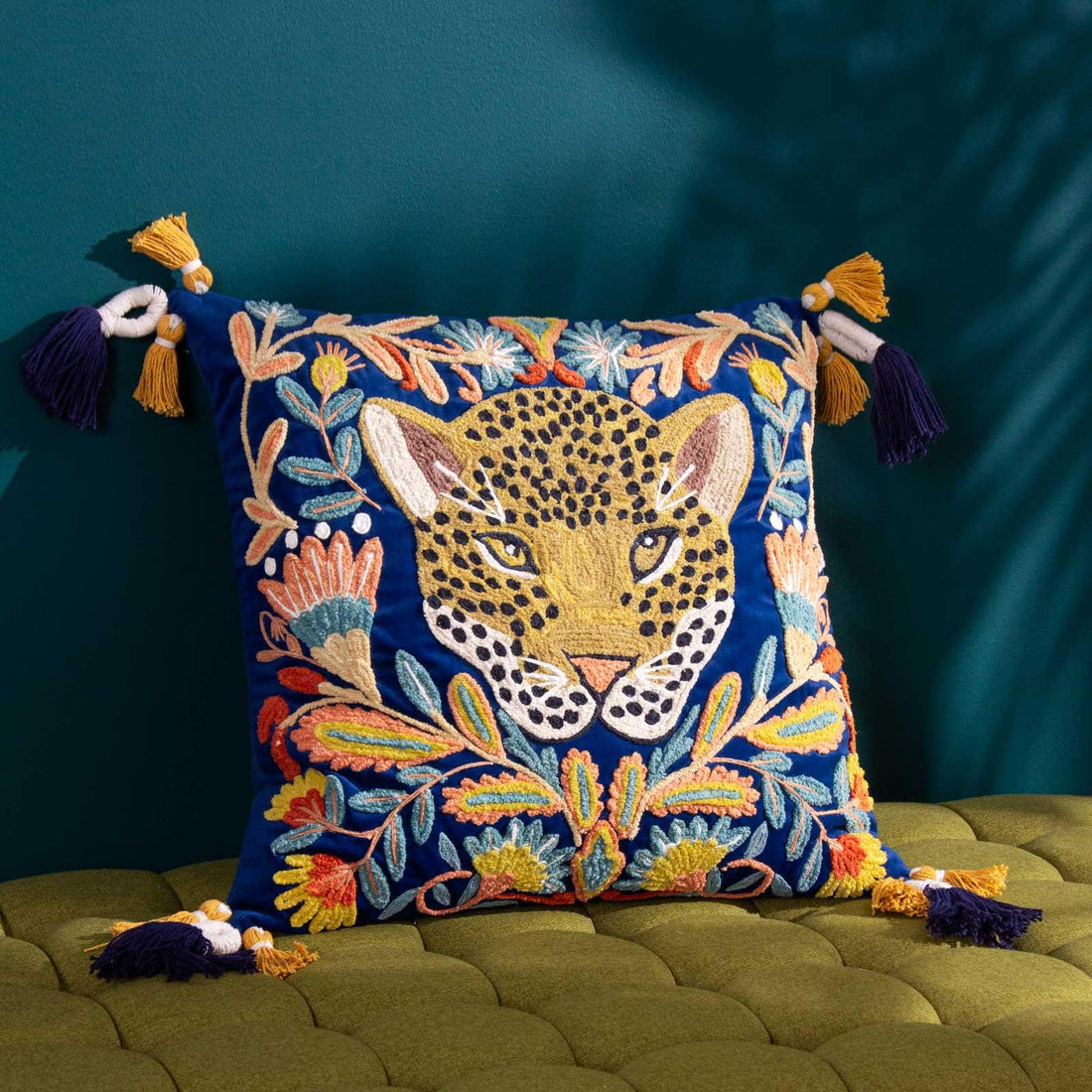 Regal Leopard 100% Cotton Velvet Cushion Cover