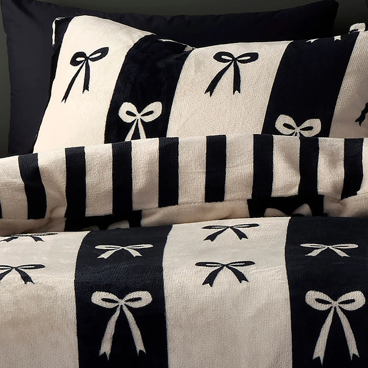Bows Monochrome Easy Care Duvet Cover Set - product image 2